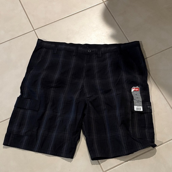 NWT wrangler shorts sz 46 black 1230 - Picture 1 of 6